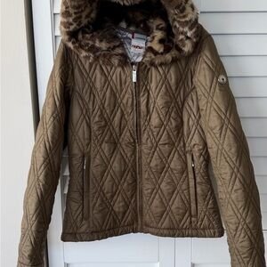 [Brand] Women's Quilted Hooded Coat in Olive Brown
